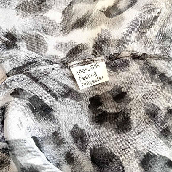 NWOT Grey & Black Animal Print Lightweight Scarf - Picture 8 of 8